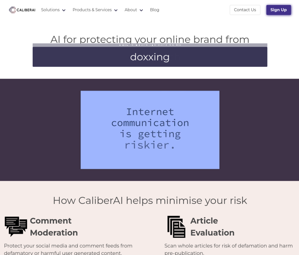 Imagem de uma tela de login do CaliberAI com um campo de usuário, um campo de senha e um botão de login. O fundo é cinza claro com um logotipo azul do CaliberAI no canto superior esquerdo.